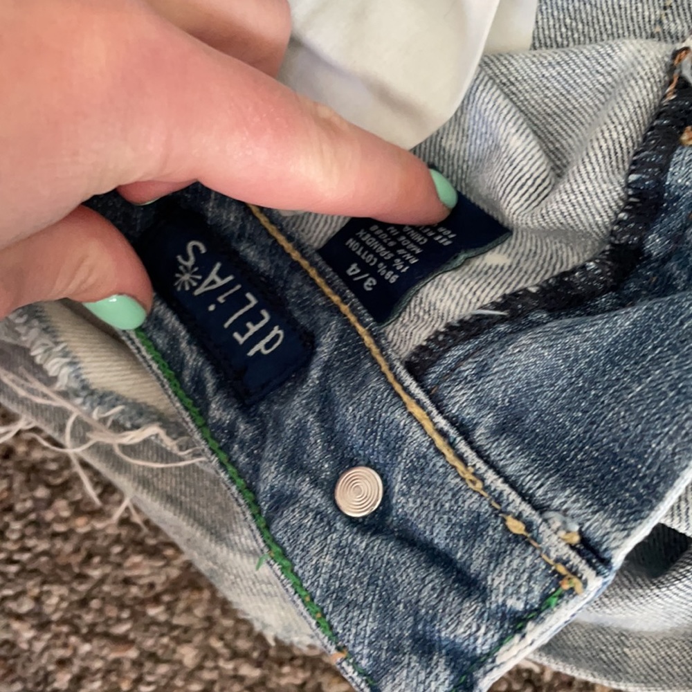 Size 3/4 shorts. - Picture 3 of 3